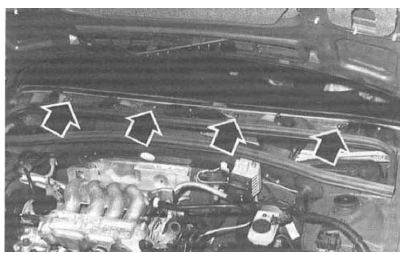 Volvo 440 - 460 - 480 RTA. Vis de fixation de la planche de bord sur le tablier