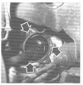 Volvo 440 - 460 - 480 RTA. Dépose d'un arbre de transmission côté gauche (avec boite mécanique)