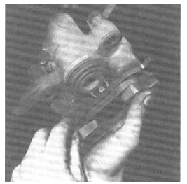 Repose de la plaquette muni du ressort antivibration sur le piston