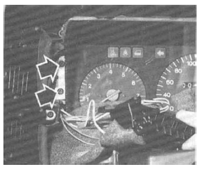 Vis de fixation du combiné d'instruments