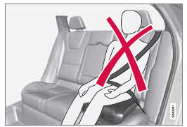 Placement incorrect, l'appuie-tête doit être réglé